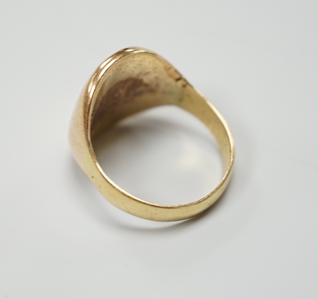 A yellow metal signet ring, carved with a crest, size K, 5.2 grams.